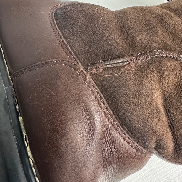 UGG Boots Womens Sz 9 Leather Shearling Fur Lined Short 5381 Brown Slip On - Picture 8 of 10